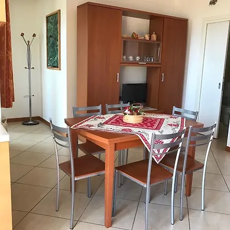 Vacanza A Holiday home Gravedona