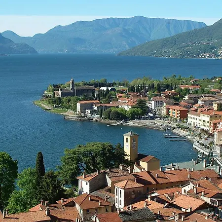 Vacanza A Holiday home Gravedona
